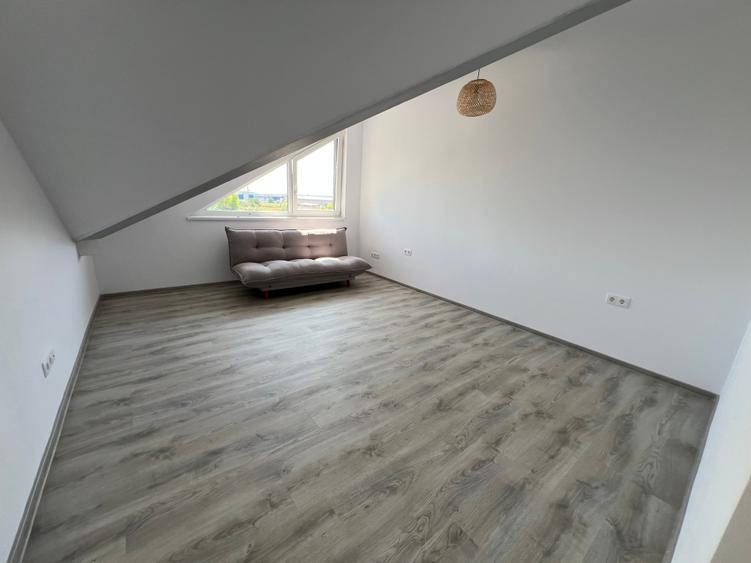 Duplex cu 4 camere cu Canalizare în Aeroport