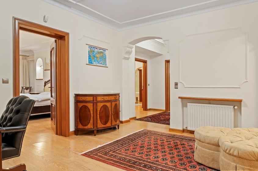 Casă individuală cu 4 camere cu Canalizare în Pipera