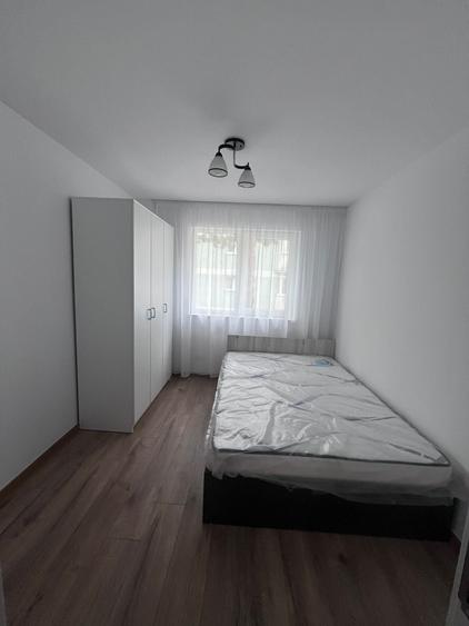 Apartament cu 4 camere decomandat în George Enescu