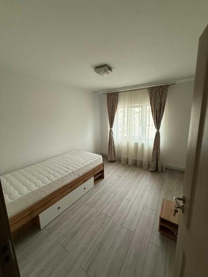 Apartament cu 3 camere decomandat în Soarelui