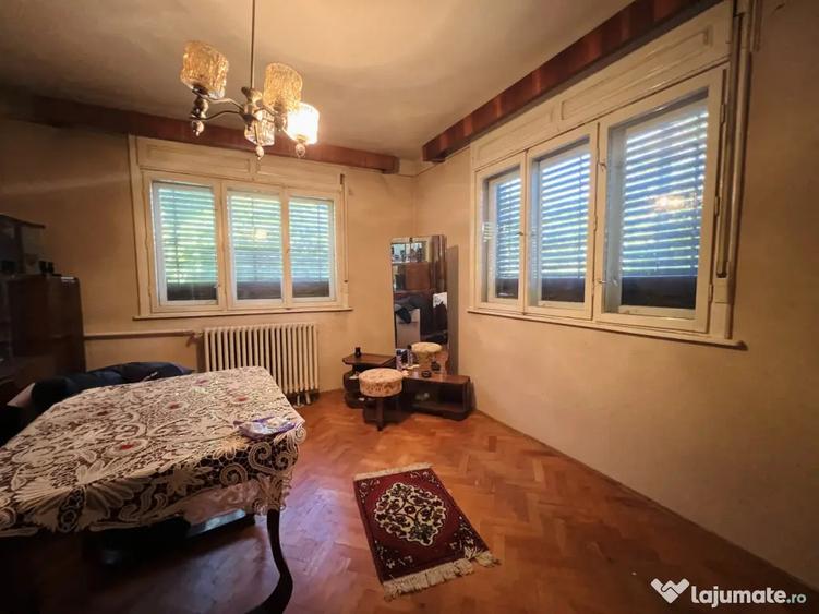 Casă cu 8 camere cu Teren 739 Mp în Mehala