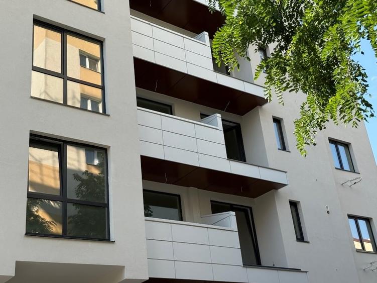 Apartament cu 3 camere decomandat în Moșilor