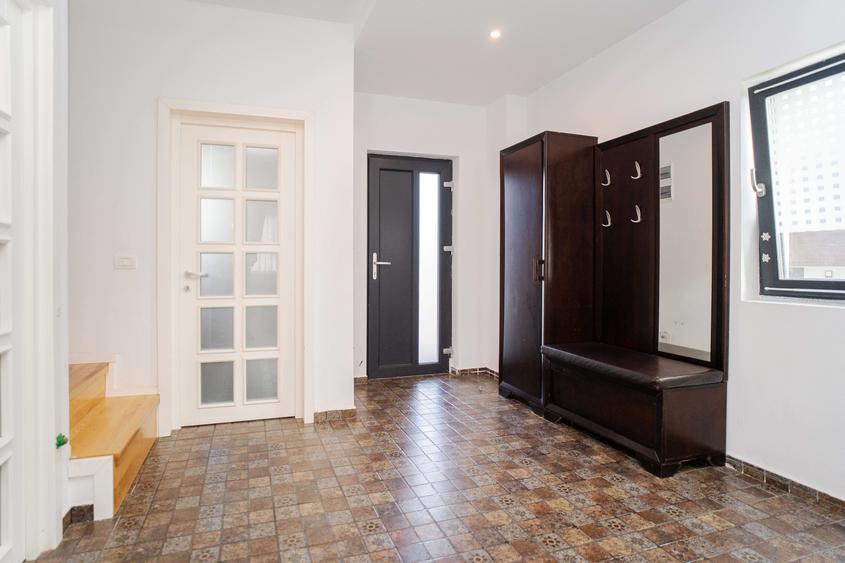 Casă cu 4 camere cu Teren 250 Mp în Valea Lupului