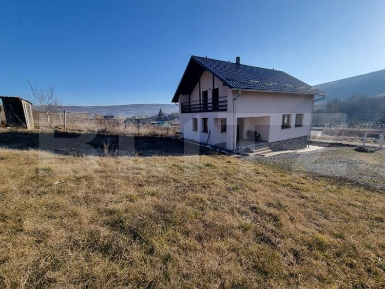Casă individuală cu 4 camere cu Canalizare în Jucu