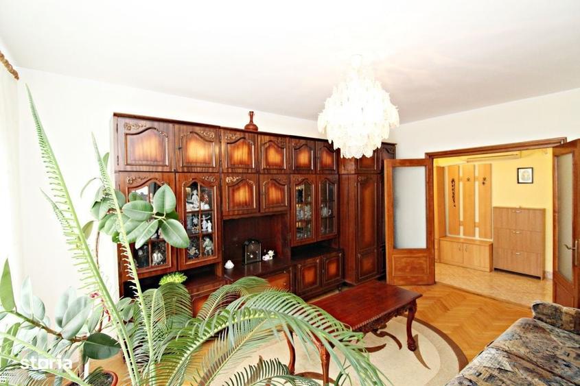 Apartament cu 3 camere decomandat în Faleza Nord