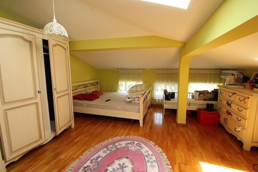 Casă individuală cu 9 camere cu Piscina în Iancu Nicolae