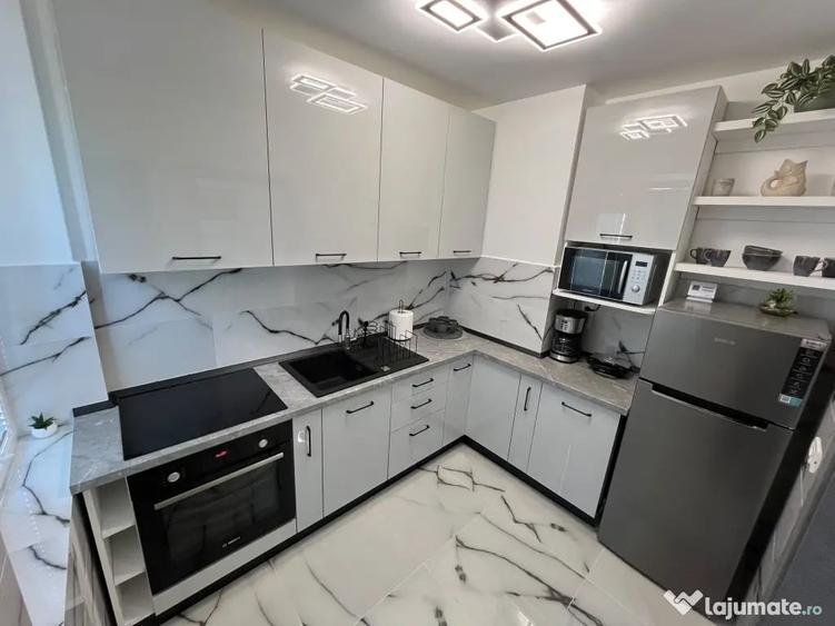 Apartament cu 3 camere semidecomandat în Ultracentral