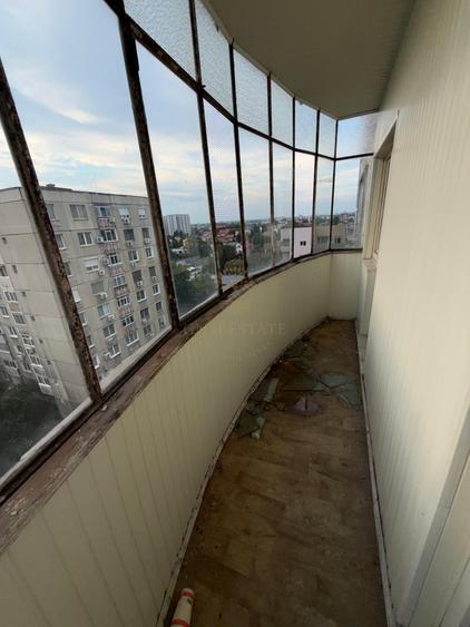 Apartament cu 4 camere semidecomandat, mobilat în Uverturii