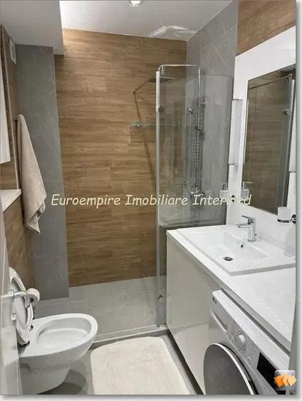 Apartament cu 3 camere decomandat în Palazu Mare