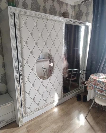 Garsonieră decomandată în Titan
