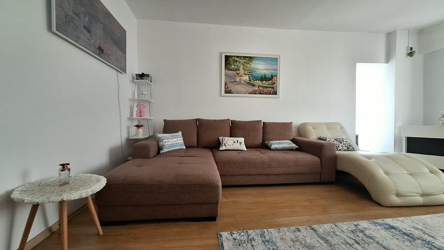 Apartament cu 3 camere decomandat, mobilat în Vatra Luminoasă