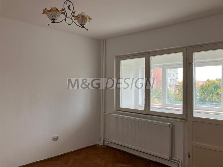 Apartament cu 3 camere semidecomandat în Circumvalațiunii