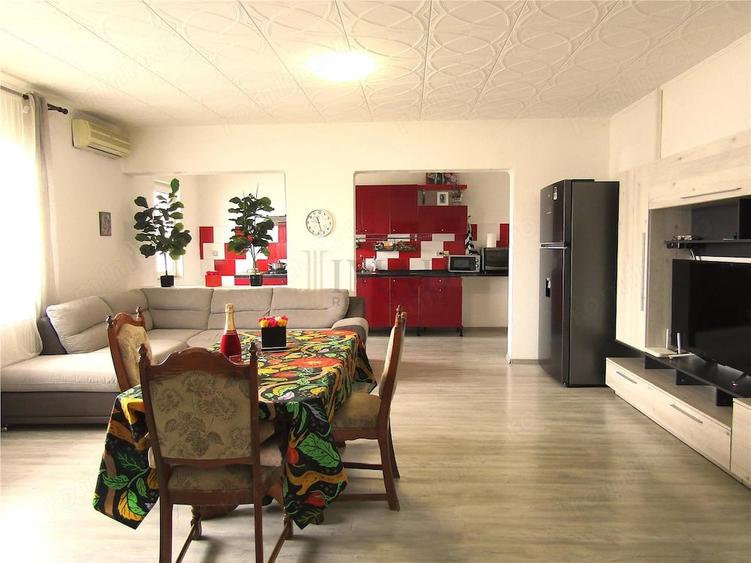 Cu mare potential! Vanzare Casa P+Pod si acoperis TIP TERASA in Ulmi. - 8