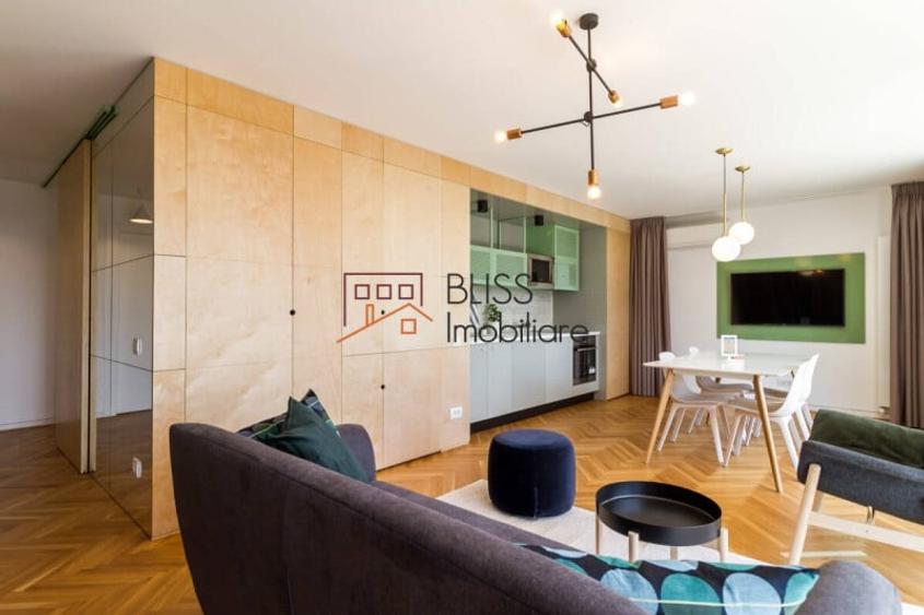 Apartament cu 4 camere decomandat în Victoriei