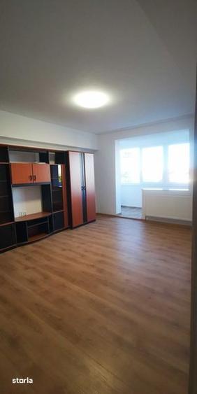 Apartament cu 3 camere decomandat în P-ța Unirii