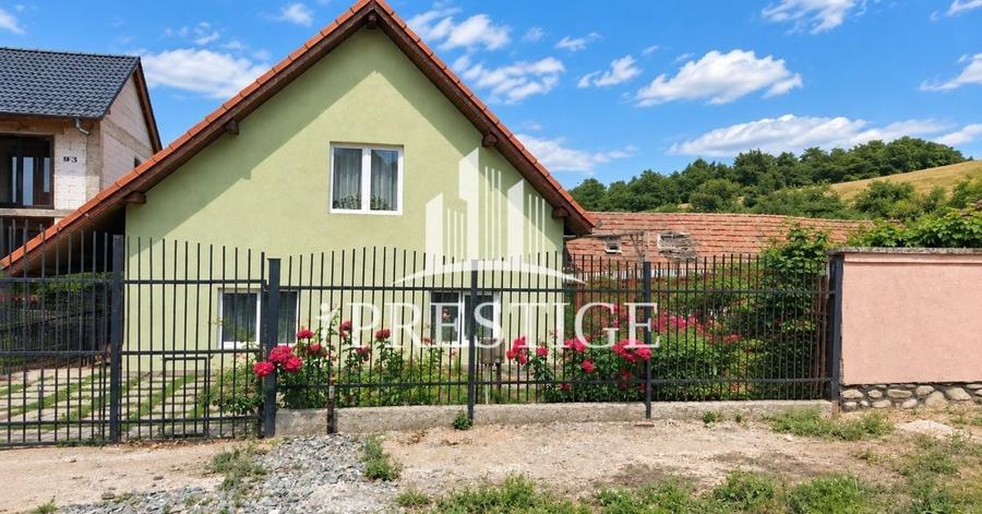 Casă individuală cu 4 camere cu Canalizare în Poplaca