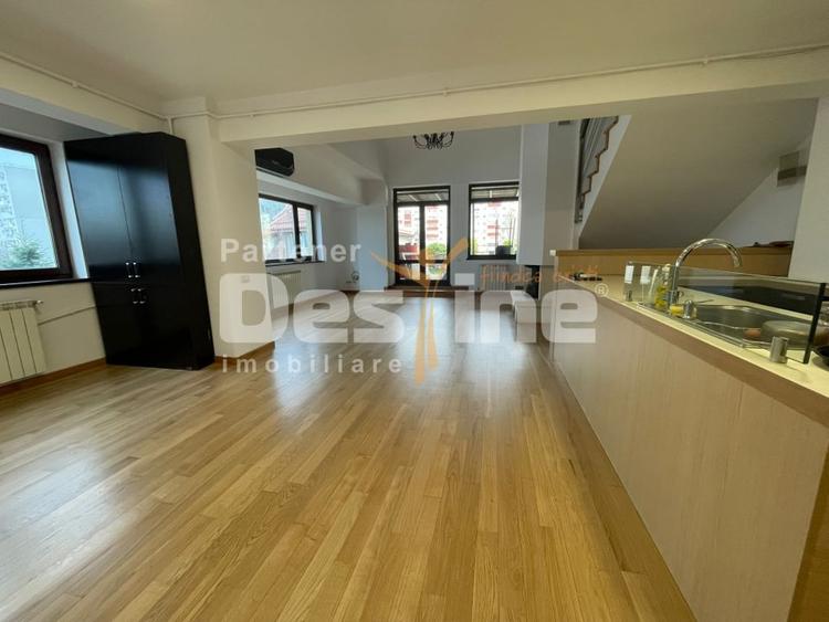 Apartament cu 5 camere decomandat, mobilat în Domenii
