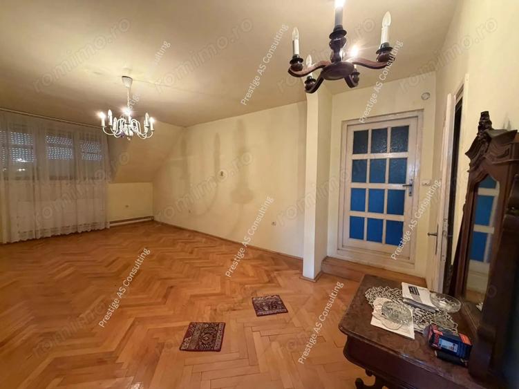 Casă cu 8 camere cu Canalizare în Elisabetin