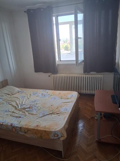 Apartament cu 3 camere semidecomandat în Giulești