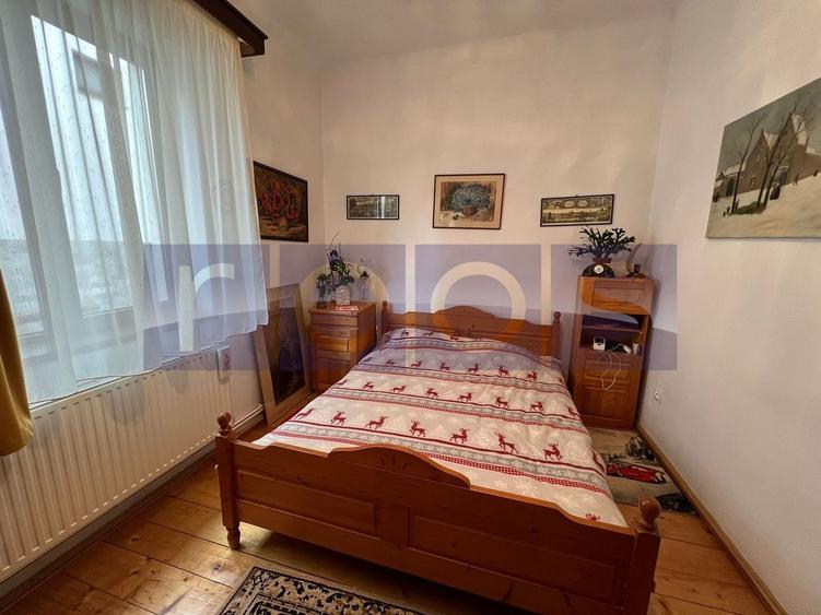 Casă individuală cu 12 camere cu Canalizare în Barbu Văcărescu