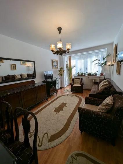 Apartament cu 3 camere decomandat, mobilat în Berceni