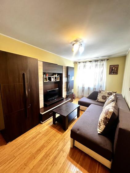 Apartament cu 3 camere în Cetate