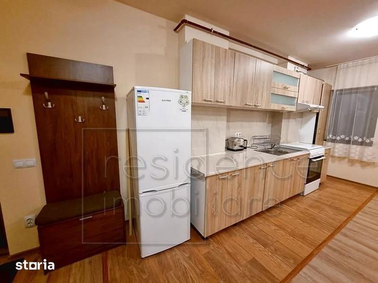 Apartament cu 3 camere semidecomandat în Între Lacuri