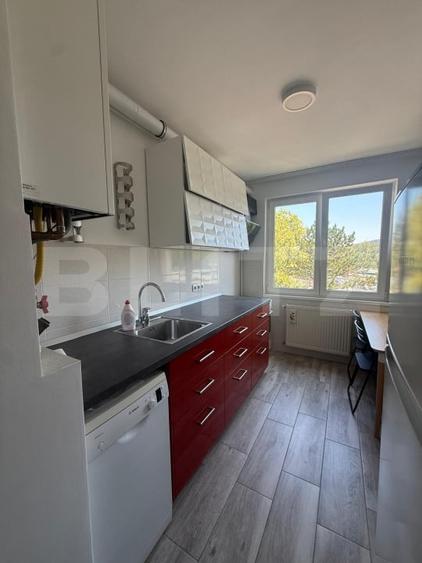 Apartament cu 3 camere decomandat, mobilat în Aleea Carpați