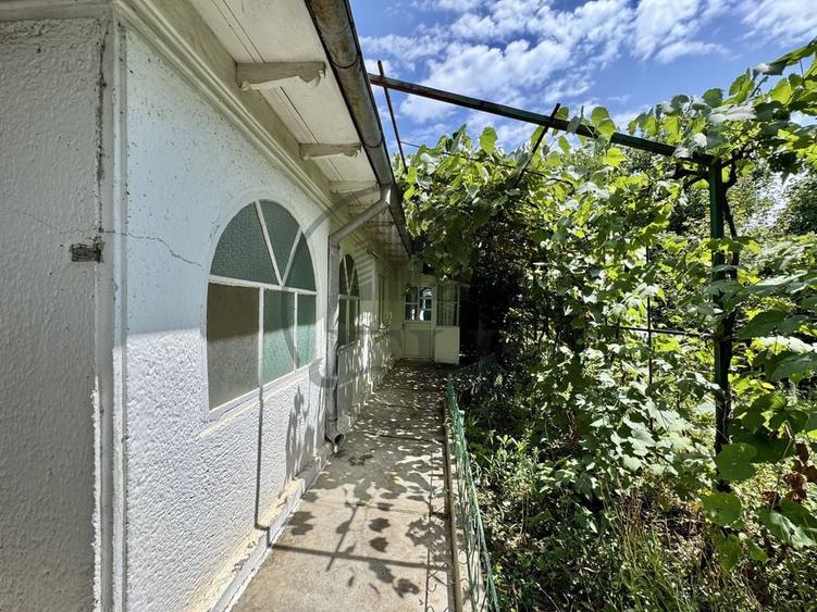 Casă cu 5 camere cu Teren 1190 Mp în Sud