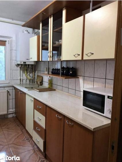 Apartament cu 4 camere decomandat în Central