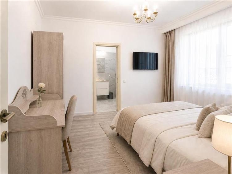 Casă cu 5 camere cu Teren 1250 Mp în Exterior Est