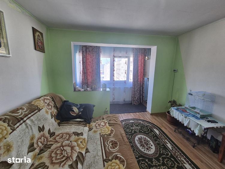 Apartament cu 3 camere semidecomandat în Central
