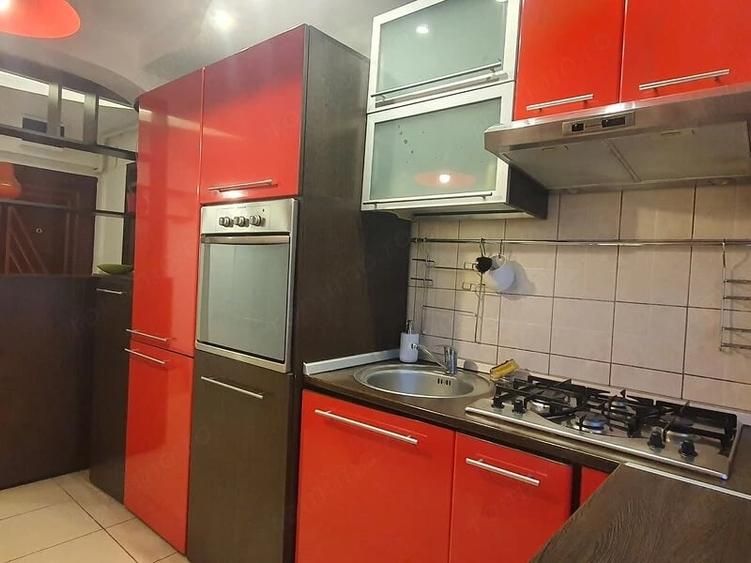 Apartament cu 3 camere decomandat în Tineretului