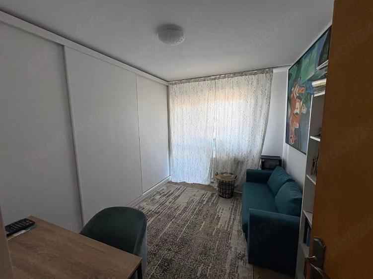 Apartament cu 4 camere decomandat în Central