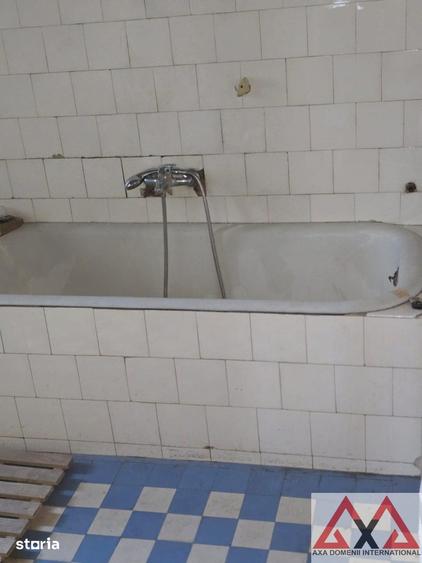 Casă cu 6 camere decomandat cu Teren 538 Mp în Baba Novac