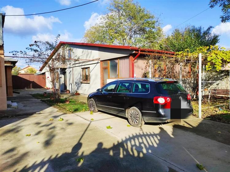 Casă individuală cu 6 camere cu Canalizare în Cazasu
