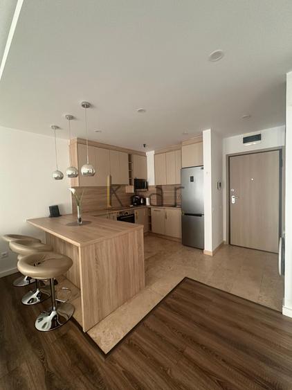 Apartament cu 2 camere semidecomandat, mobilat în Central