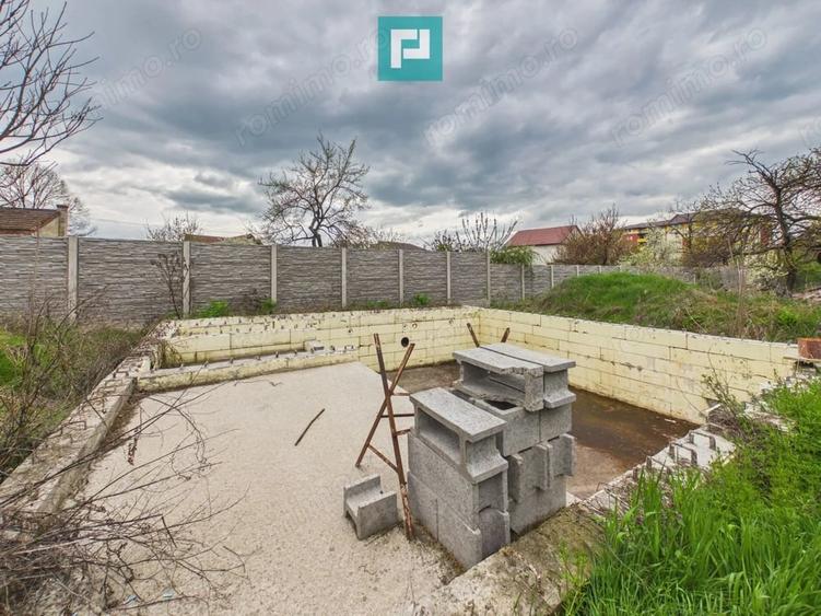 Casă cu Piscina în Pârneava