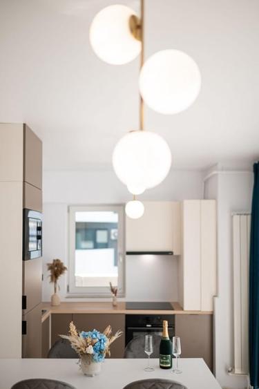 Apartament cu 2 camere semidecomandat, mobilat în Central