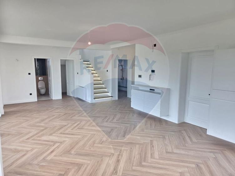 Casă individuală cu 5 camere cu Teren 570 Mp în Cihei