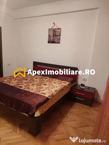 Apartament cu 3 camere semidecomandat în Moșilor