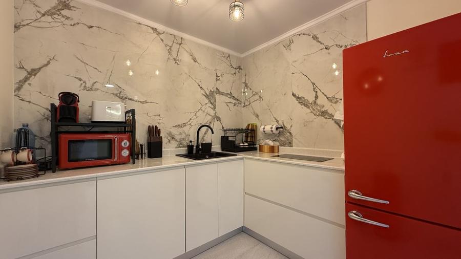 Apartament cu 3 camere decomandat, mobilat în Mamaia