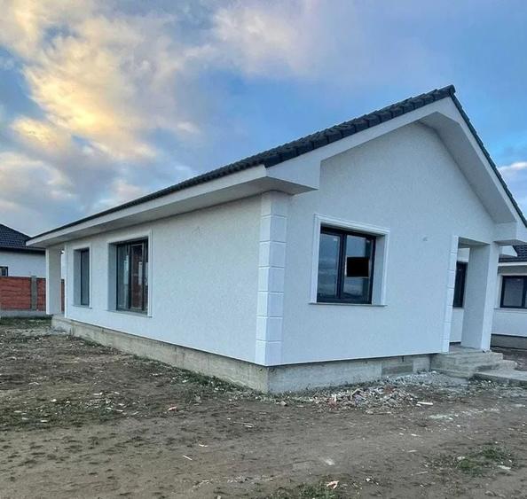 Casă individuală cu 4 camere cu Canalizare în Sântandrei