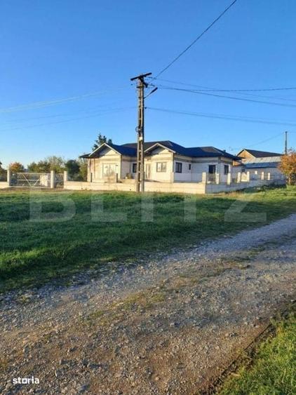 Casă cu 4 camere cu Teren 1300 Mp în Bosanci
