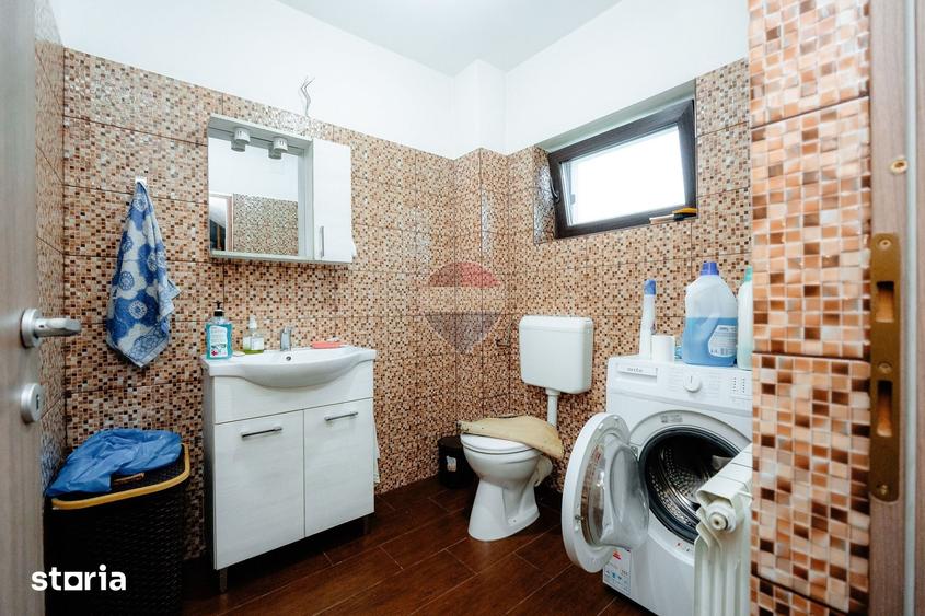 Casă cu 4 camere cu Teren 779 Mp în Dârmănești