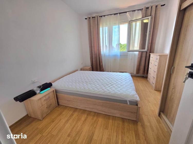 Apartament cu 3 camere în Podu Roș