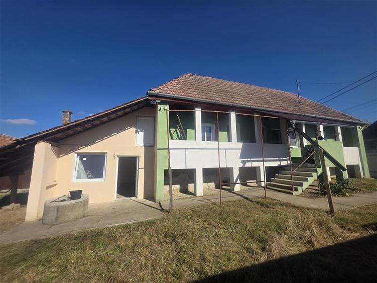 Casă cu 3 camere cu Teren 550 Mp în Gruișor