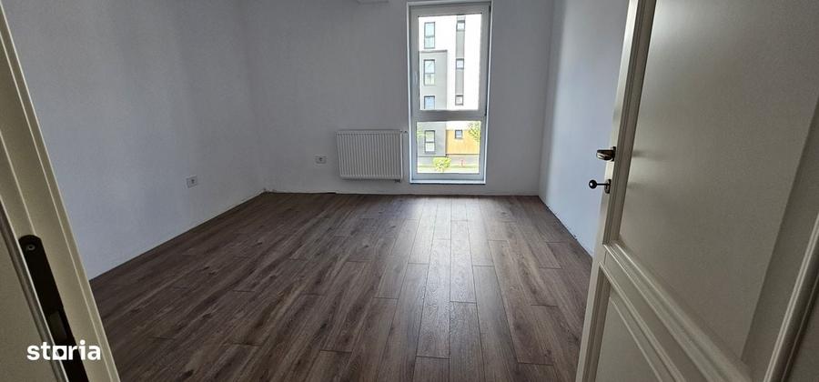 Apartament cu 3 camere decomandat în Tractorul