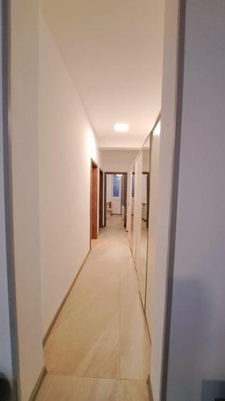 Apartament cu 3 camere semidecomandat în Dumbrăvița