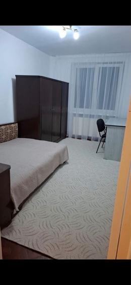 Apartament cu 3 camere decomandat în Universității